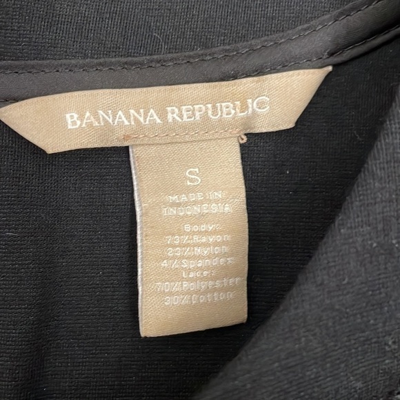 Banana Republic Womens lace front overlay black Tshirt size small - Picture 3 of 4